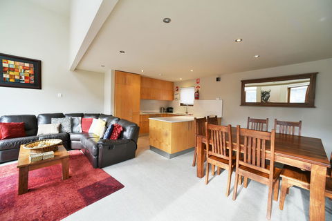 Snowstream 4 - Accommodation Nelson Bay 2