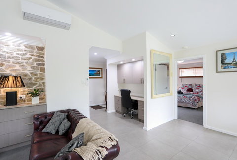 Armidale Cottage - House 2 - Nelsons Bay Accommodation 9