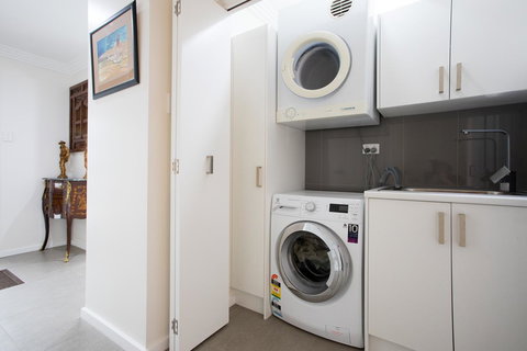 Armidale Cottage - House 2 - Nelsons Bay Accommodation 14