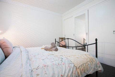 Armidale Cottage - House 2 - Nelsons Bay Accommodation 24