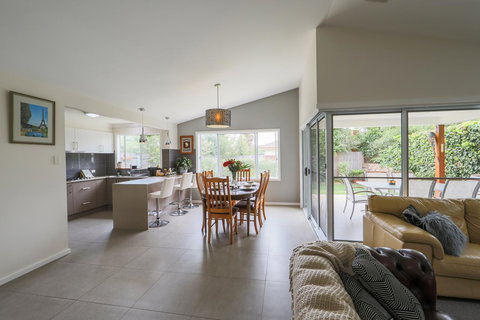Armidale Cottage - House 2 - Nelsons Bay Accommodation 16