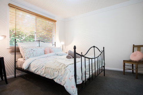 Armidale Cottage - House 2 - Nelsons Bay Accommodation 23