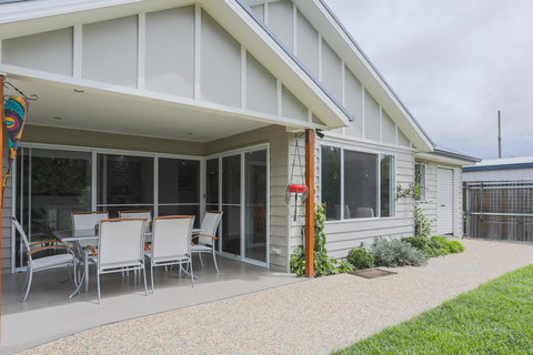 Armidale Cottage - House 2 - Nelsons Bay Accommodation 0
