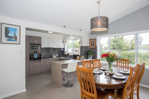 Armidale Cottage - House 2 - Nelsons Bay Accommodation 18