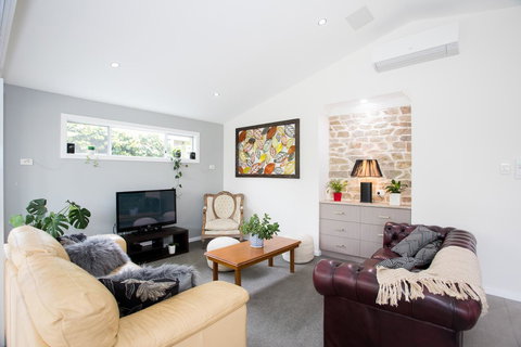 Armidale Cottage - House 2 - Nelsons Bay Accommodation 21