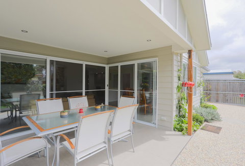 Armidale Cottage - House 2 - Nelsons Bay Accommodation 5
