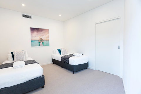 Brand New Executive Apartment - Nelsons Bay Accommodation 15