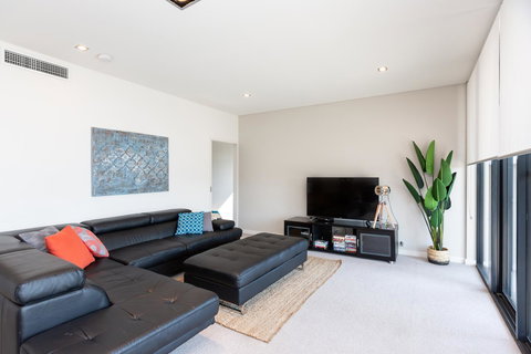 Brand New Executive Apartment - Nelsons Bay Accommodation 22