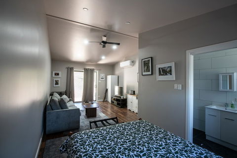 Pound Creek Gallery - Accommodation Nelson Bay 16