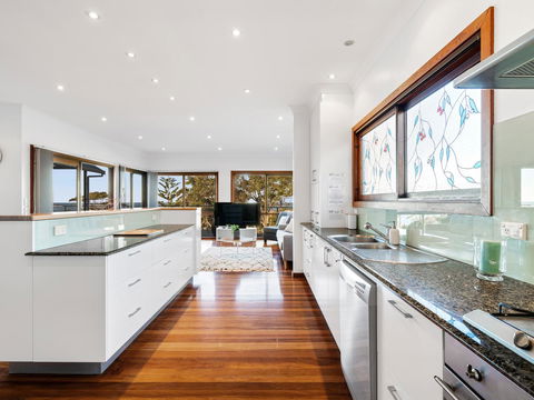 The Beach House Terrigal - Accommodation Nelson Bay 2
