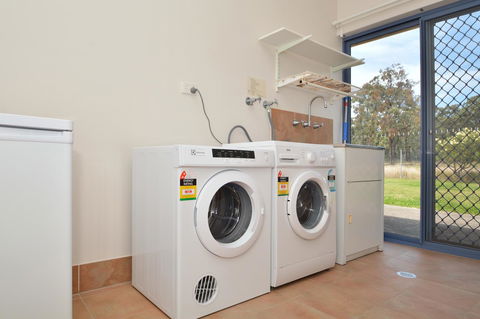 JE Guesthouse, Central To All The Hunter Valley Has To Offer - Accommodation Nelson Bay 38