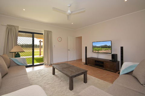 JE Guesthouse, Central To All The Hunter Valley Has To Offer - Accommodation Nelson Bay 4