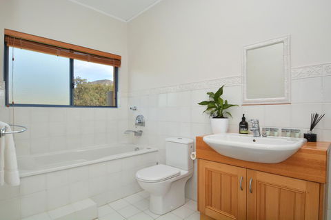 JE Guesthouse, Central To All The Hunter Valley Has To Offer - Accommodation Nelson Bay 23