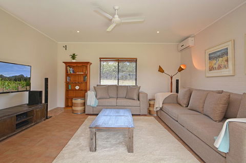 JE Guesthouse, Central To All The Hunter Valley Has To Offer - Accommodation Nelson Bay 3