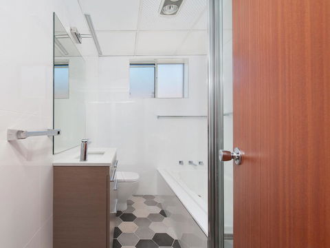 Victoria Parade, Kiah, Unit 10, 53 - Accommodation Nelson Bay 11
