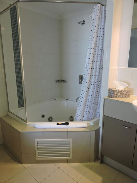 BASE Holidays - Ettalong Beach Premium Apartments - Accommodation Nelson Bay 16