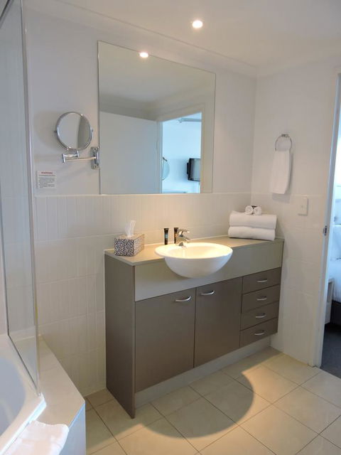 BASE Holidays - Ettalong Beach Premium Apartments - Accommodation Nelson Bay 20