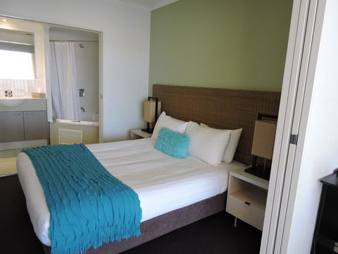 BASE Holidays - Ettalong Beach Premium Apartments - Accommodation Nelson Bay 4