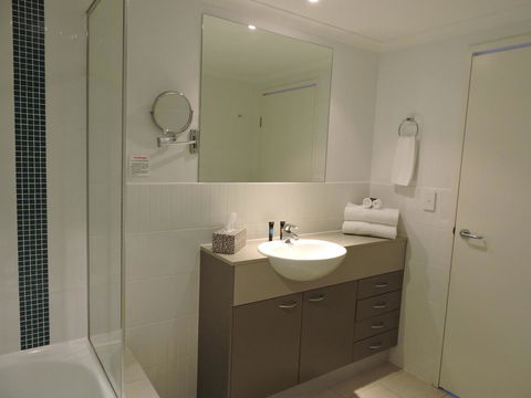 BASE Holidays - Ettalong Beach Premium Apartments - Accommodation Nelson Bay 6