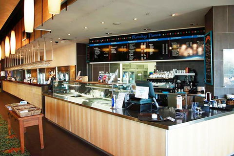 BASE Holidays - Ettalong Beach Premium Apartments - Accommodation Nelson Bay 2
