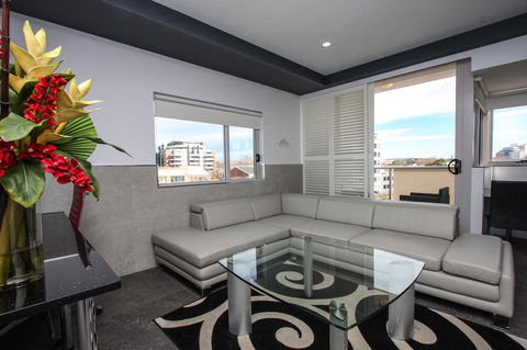 Honeysuckle Executive Apartments - Accommodation Nelson Bay 18