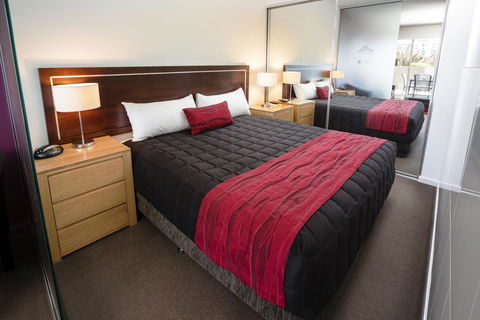 Honeysuckle Executive Apartments - Accommodation Nelson Bay 27