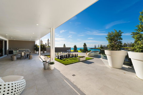 Belle Vue- Penthouse At Black Beach - Accommodation Nelson Bay 2