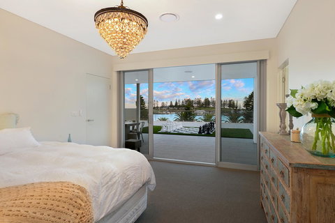 Belle Vue- Penthouse At Black Beach - Accommodation Nelson Bay 11