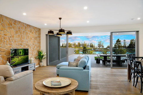Belle Vue- Penthouse At Black Beach - Accommodation Nelson Bay 1