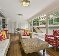 Summery spacious 4 bed home in Kurraba Point - Accommodation Nelson Bay