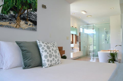 Casuarina Beachfront House - Hostie Properties - Accommodation Nelson Bay 9