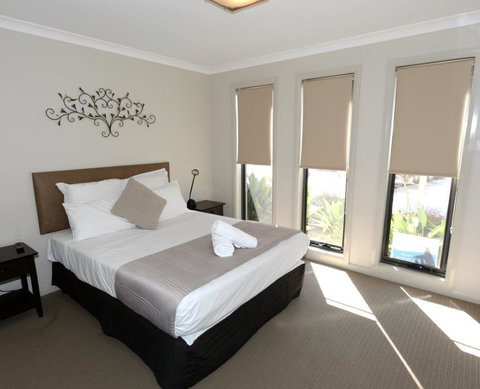 Yarrawonga Waterfront Apartments - Nelsons Bay Accommodation 14