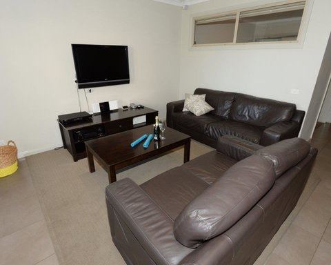 Yarrawonga Waterfront Apartments - Nelsons Bay Accommodation 4