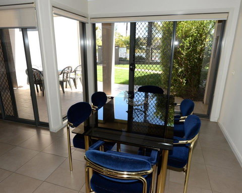 Yarrawonga Waterfront Apartments - Nelsons Bay Accommodation 8