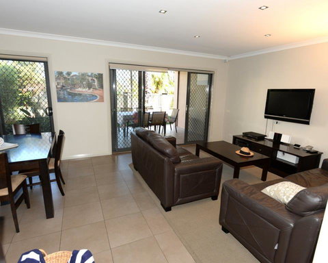 Yarrawonga Waterfront Apartments - Nelsons Bay Accommodation 7