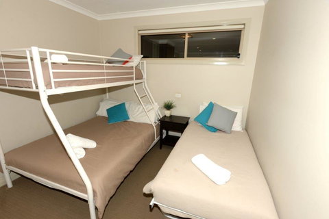 Yarrawonga Waterfront Apartments - Nelsons Bay Accommodation 9