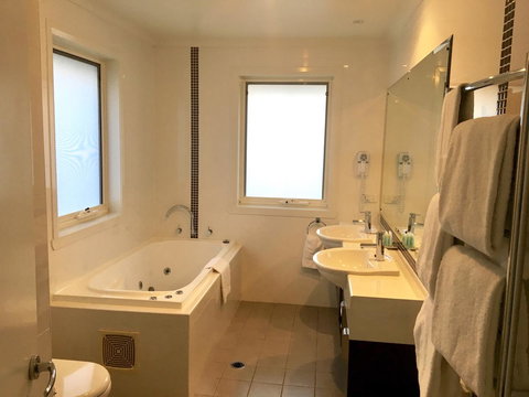 Encore Apartments - Nelsons Bay Accommodation 3