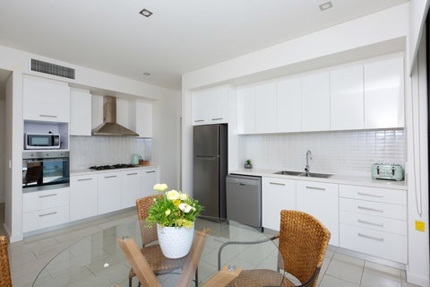 The Penthouse - Accommodation Nelson Bay 6