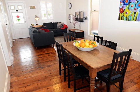 Thelma's Temora - Accommodation Nelson Bay 7