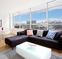 Gadigal Groove - Modern and Bright 3BR Executive Apartment in Zetland with Views - Accommodation Nelson Bay