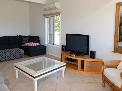 2 Cliff Road - Accommodation Nelson Bay 9