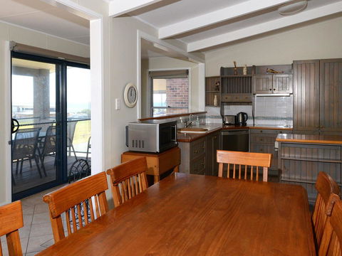 2 Cliff Road - Accommodation Nelson Bay 5