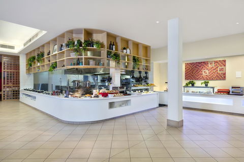 Crowne Plaza Alice Springs Lasseters, An IHG Hotel - Accommodation Nelson Bay 1