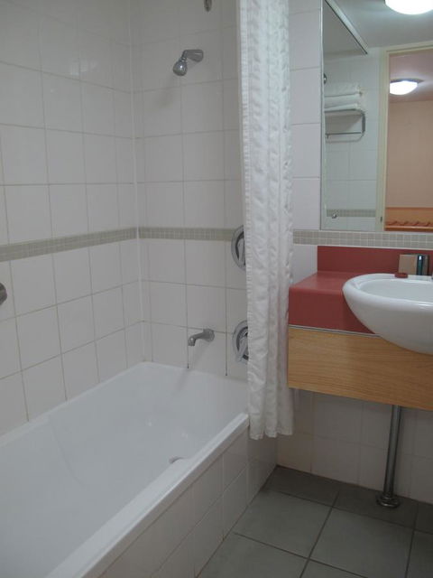 Crowne Plaza Alice Springs Lasseters, An IHG Hotel - Accommodation Nelson Bay 6