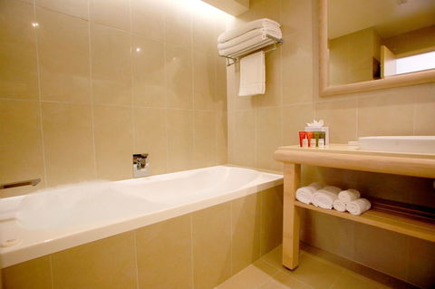 Crowne Plaza Alice Springs Lasseters, An IHG Hotel - Accommodation Nelson Bay 30