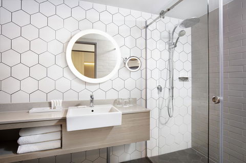 Crowne Plaza Alice Springs Lasseters, An IHG Hotel - Accommodation Nelson Bay 4
