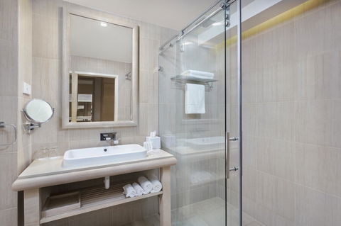 Crowne Plaza Alice Springs Lasseters, An IHG Hotel - Accommodation Nelson Bay 3