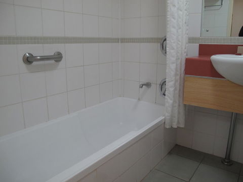 Crowne Plaza Alice Springs Lasseters, An IHG Hotel - Accommodation Nelson Bay 5