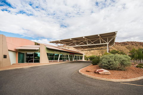 Crowne Plaza Alice Springs Lasseters, An IHG Hotel - Accommodation Nelson Bay 11
