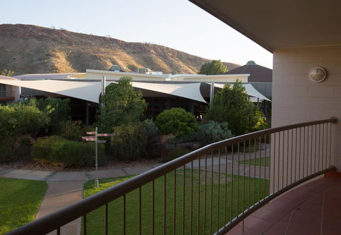 Crowne Plaza Alice Springs Lasseters, An IHG Hotel - Accommodation Nelson Bay 18